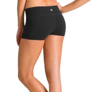 Athleta Chaturanga Short Black Size Medium